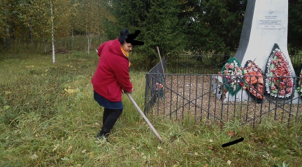 субботник по уборке памятника, Середской СДК и библиотека - фото - 4