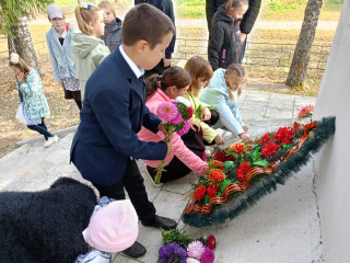 в рамках празднования 81 годовщины со Дня освобождения Смоленщины от немецко- фашистских захватчиков работники Субботниковского Дома культуры провели мероприятия - фото - 8